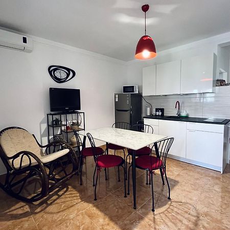 Mdm House Apartment Sutomore Bagian luar foto